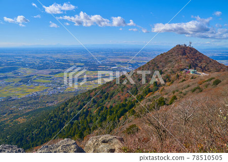 Autumn in Ibaraki, Mount Tsukuba: View of Mount Nantai and the Kanto Plain from the summit of Mount Nyotai 78510505