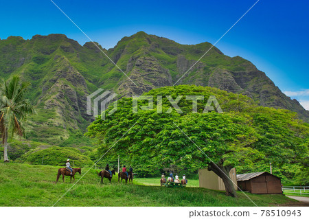 Hawaii Oahu Kualoa Ranch Horseback Riding Tour 78510943