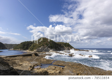 The Sound of Waves, October Scenery of the Sea of Japan 78511654