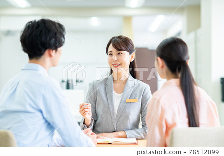Young couple to consult Young couple to consult 78512099
