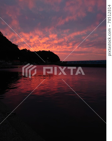 Sunset at Kikitsu fishing port Sunset at Kikitsu fishing port 78512814