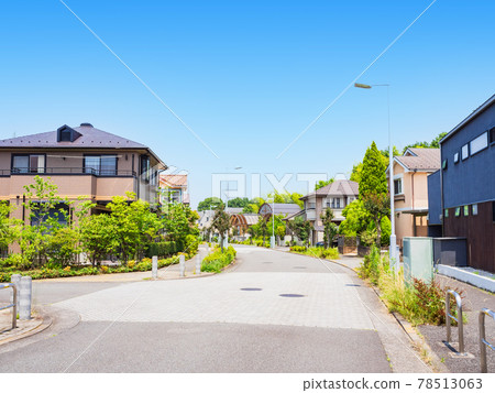 沒有電線桿的郊區住宅區 78513063