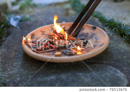 Bon fires ignition / fire 78513678