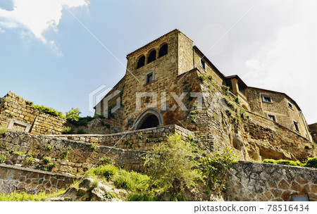 Civita di Bagnoregio entrance 78516434
