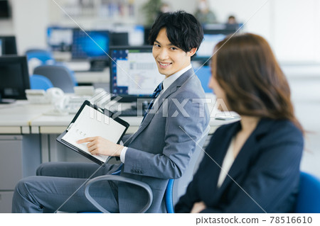Business person working in the office Business person working in the office 78516610