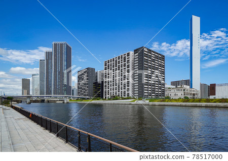 從豐美體育公園穿過朝潮運河的「中央清潔工廠煙囪」、「晴海Hotto Plaza」以及公寓大樓 從豐美體育公園穿過朝潮運河的「中央清潔工廠煙囪」、「晴海Hotto Plaza」以及公寓大樓 78517000