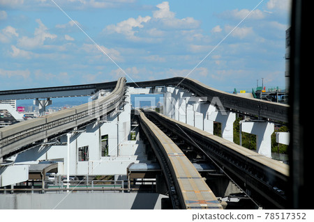 View of the unique monorail branch between the main line and the Saito line from the Osaka Monorail Banpakukinenkoen Station Entering the main line 78517352
