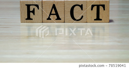 Wood cube letter and shadow reflection for build message on wooden desk informative and communication about fact and fake, true or false concept and idea 78519041