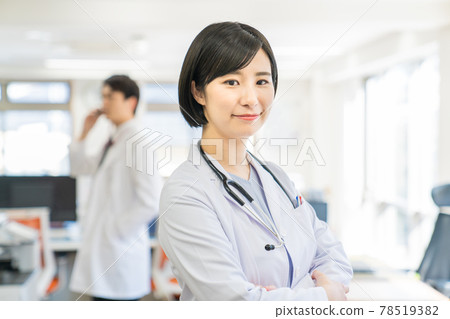 Young female doctor Young female doctor 78519382