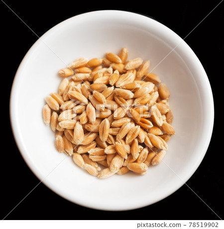 Grain on black 78519902