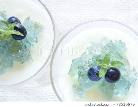 優格果凍佐蝴蝶豌豆果凍 優格果凍佐蝴蝶豌豆果凍 78520679