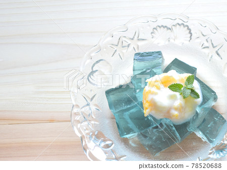 Colorful butterfly pea jelly topped with yogurt sauce mixed with chopped orange Colorful butterfly pea jelly topped with yogurt sauce mixed with chopped orange 78520688