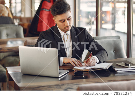 Stylish businessman working in a cafe and use the laptop 78521284