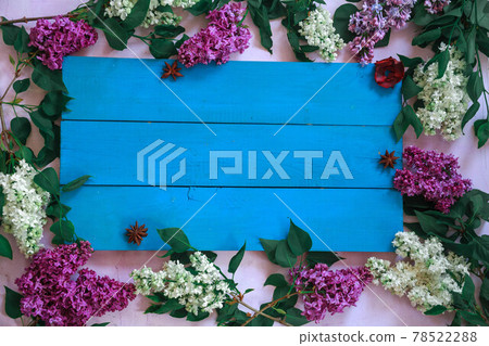 The beautiful lilac on a wooden surface The beautiful lilac on a wooden surface 78522288