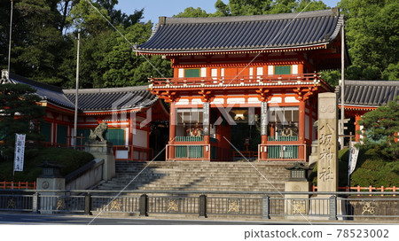 The West Tower Gate of Yasaka Shrine in Kyoto City, whose main hall was designated a national treasure in 2020 78523002