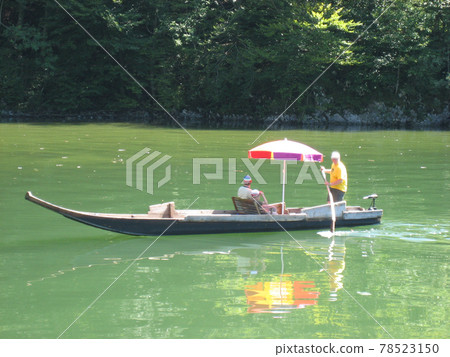 Boat on Lake Hallstatt, Salzkammergut, Austria 78523150