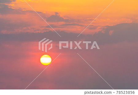 Close up of the sun at sunset Close up of the sun at sunset 78523856