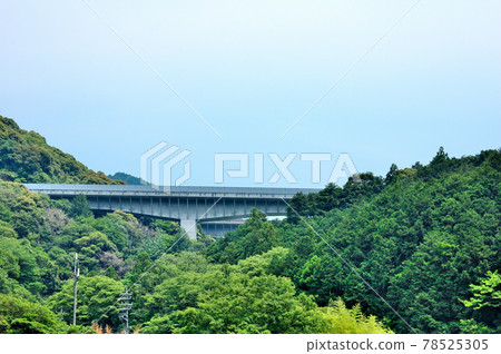 Scenery of the Second Tomei Expressway spanning the valley Scenery of the Second Tomei Expressway spanning the valley 78525305
