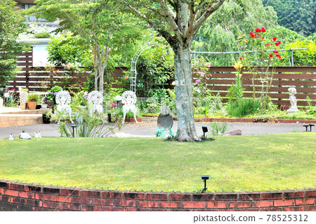 English garden scenery English garden scenery 78525312