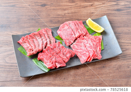 Raw meat for yakiniku made from rare cuts of beef from domestic crossbred cattle. Shinshin, Ichibo, Zabuton, and Misuji. (It is unclear whether the names of the cuts are correct.) Raw meat for yakiniku made from rare cuts of beef from domestic crossbred cattle. Shinshin, Ichibo, Zabuton, and Misuji. (It is unclear whether the names of the cuts are correct.) 78525618