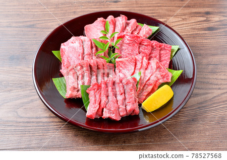 Rare cuts of beef from domestically-bred crossbred cattle. Shinshin, Ichibo, Zabuton, Misuji, Kainomi. (It is unclear whether the names of the cuts are correct.) 78527568