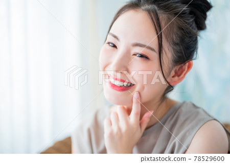 20多歲女孩的美麗 78529600
