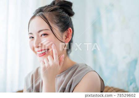 Skin elasticity of women in their 20s 78529602