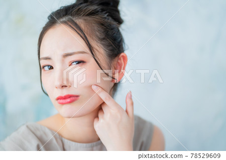 20多歲女孩的皮膚問題 78529609