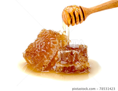 Fresh Honeycomb slice and wooden honey dipper isolated on white background 78531423