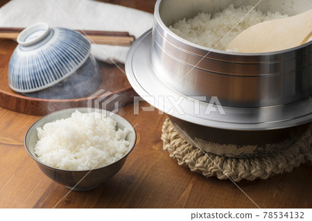 Rice cooked in a hagama pot 78534132