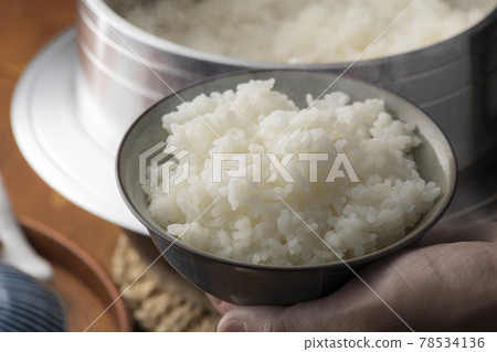 Rice cooked in a hagama pot 78534136