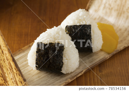 竹皮包飯糰便當 竹皮包飯糰便當 78534156