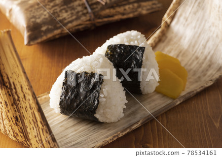 竹皮包飯糰便當 78534161