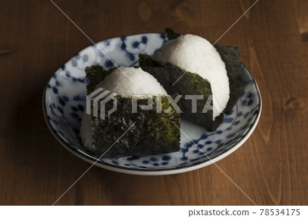 Rice balls wrapped in roasted seaweed Rice balls wrapped in roasted seaweed 78534175