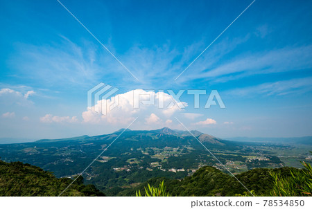 Landscape of blue sky, five mountains of Aso and white clouds Landscape of blue sky, five mountains of Aso and white clouds 78534850