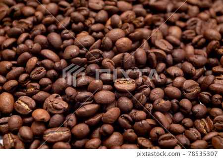 Coffee beans background. Roasted coffee full frame. Texture of dark coffee beans. 78535307