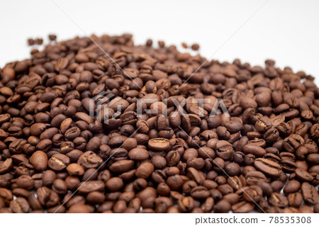 Coffee beans isolated on white background. Fresh roasted coffee beans 78535308