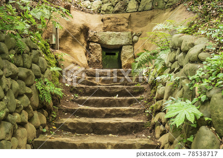 "Todoroki Valley No. 3 Cave" was designated as a Tokyo Metropolitan Historic Site in 1975. "Todoroki Valley No. 3 Cave" was designated as a Tokyo Metropolitan Historic Site in 1975. 78538717