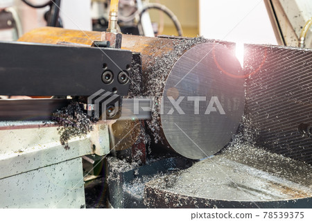 processing of a part on a band saw machine. designed for cutting 78539375