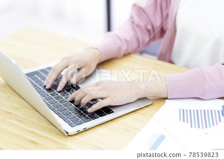 Business Woman Telework 78539823