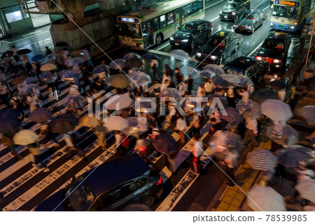 Crosswalk in front of Osaka Station on a rainy night 78539985