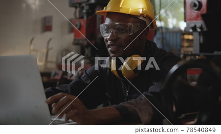 Social distance group of industrial worker Social distance group of industrial worker 78540849