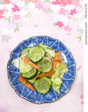 Lightly pickled cucumber, cabbage and carrot 78543236