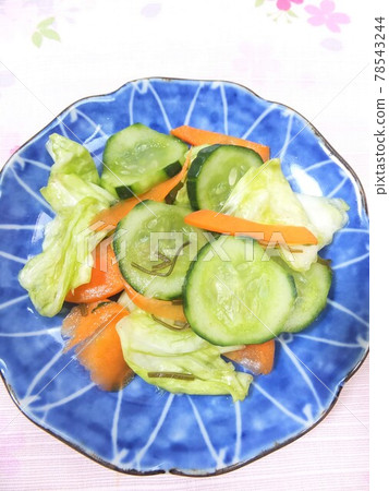 微醃黃瓜、高麗菜和胡蘿蔔 微醃黃瓜、高麗菜和胡蘿蔔 78543244