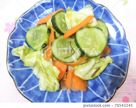 微醃黃瓜、高麗菜和胡蘿蔔 微醃黃瓜、高麗菜和胡蘿蔔 78543245
