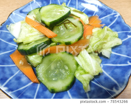 微醃黃瓜、高麗菜和胡蘿蔔 78543266