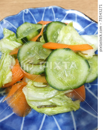 Lightly pickled cucumber, cabbage and carrot 78543271
