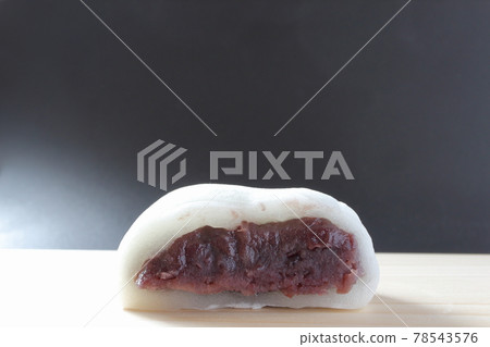 白色大福的橫切面 白色大福的橫切面 78543576