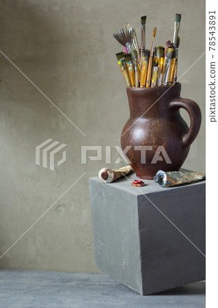 Paint brush and painters palette on table Stock Photo by ©seregam