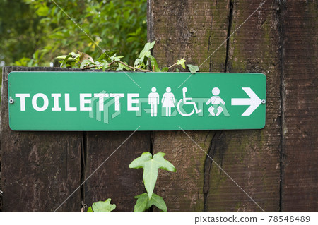 Sign toilette men women kids and disabled 78548489